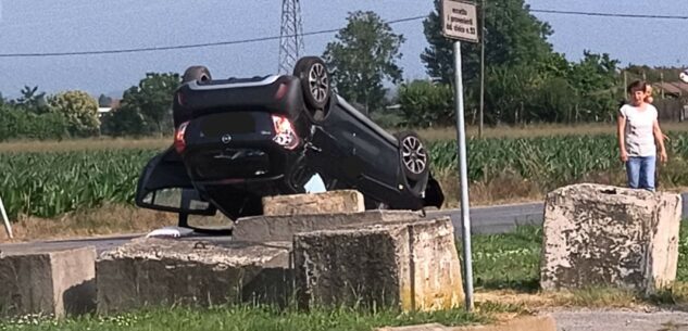 La Guida - Busca: incidente con auto ribaltata sulla strada 589 dei laghi di Avigliana