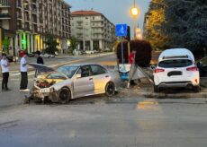 La Guida - Incidente frontale tra due auto in corso Nizza angolo corso Giolitti