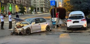 Incidente frontale tra due auto in corso Nizza angolo corso Giolitti La Guida - Incidente frontale tra due auto in corso Nizza angolo corso Giolitti
