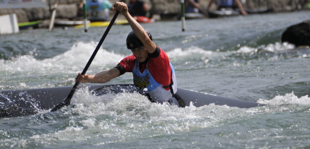 La Guida - Il canoista cuneese Dennis Fina oro all’Eca Junior Slalom Cup