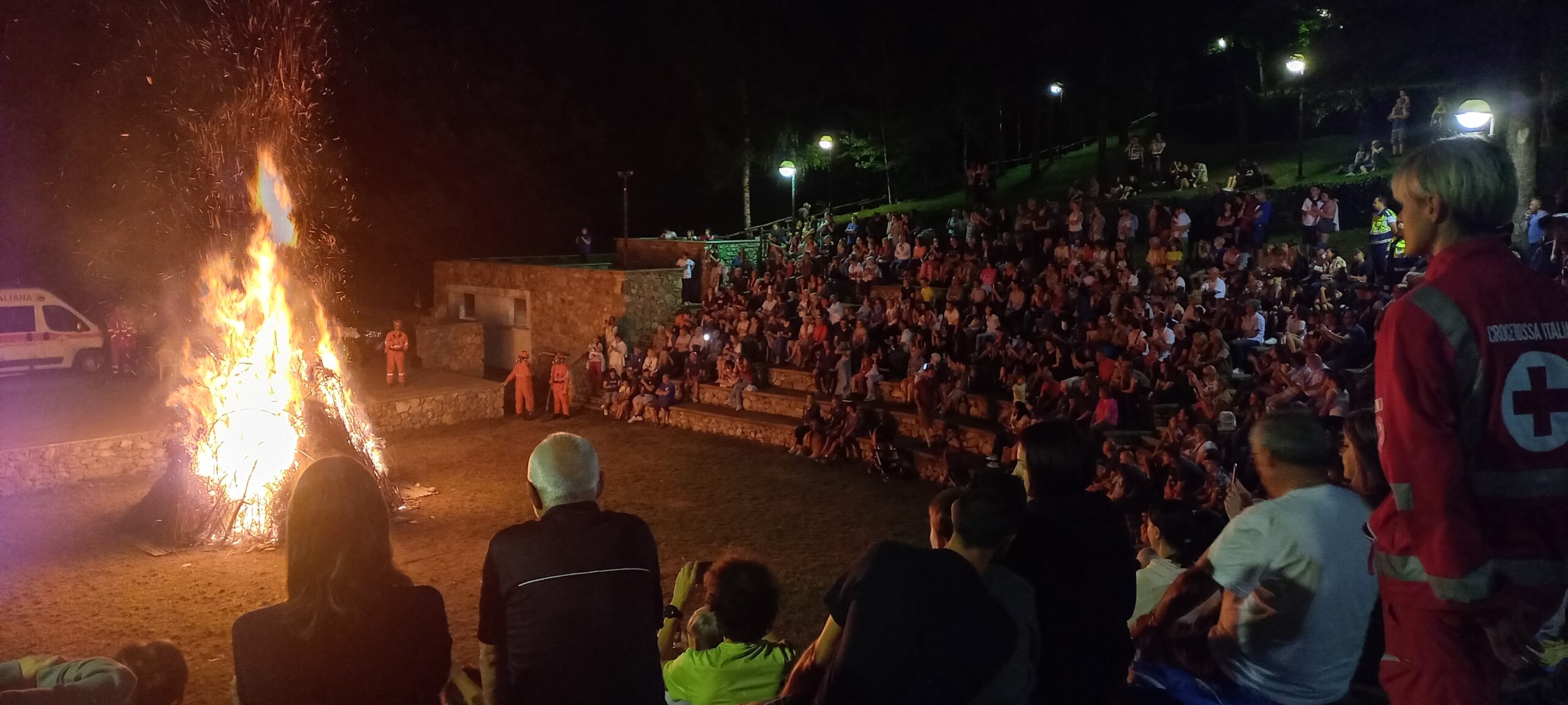 Il falò di San Giovanni illumina l’Anfiteatro di Monserrato (1)