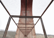 La Guida - Itinerario nel parco tra panchine giganti, scale a chiocciola e torri