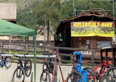 La Guida - Ha riaperto “Il cervo di ghiaccio” di Crissolo e con lui il pattinaggio a rotelle e il noleggio e-bike
