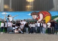La Guida - Murales dei ragazzi delle scuole sulla palestra del Centro sociale Buzzi a Robilante