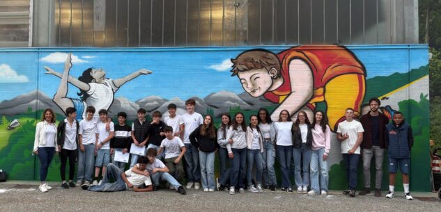 La Guida - Murales dei ragazzi delle scuole sulla palestra del Centro sociale Buzzi a Robilante