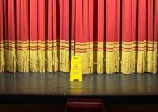 La Guida - Piove sul palco del Toselli, spettacolo interrotto