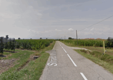La Guida - Auto esce di strada e prende fuoco nelle campagne di Savigliano, morto il conducente