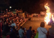 La Guida - Il falò di San Giovanni illumina l’anfiteatro di Monserrato