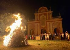 La Guida - Caraglio, la festa con il falò di San Giovanni (video)