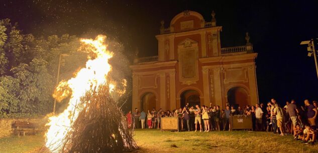 La Guida - Caraglio, la festa con il falò di San Giovanni (video)