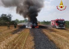 La Guida - Un trattore in fiamme a Centallo