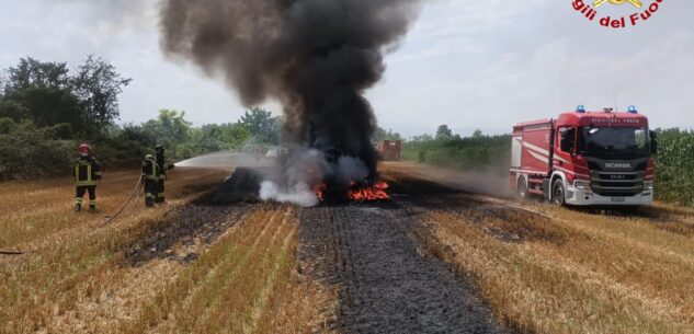 La Guida - Un trattore in fiamme a Centallo