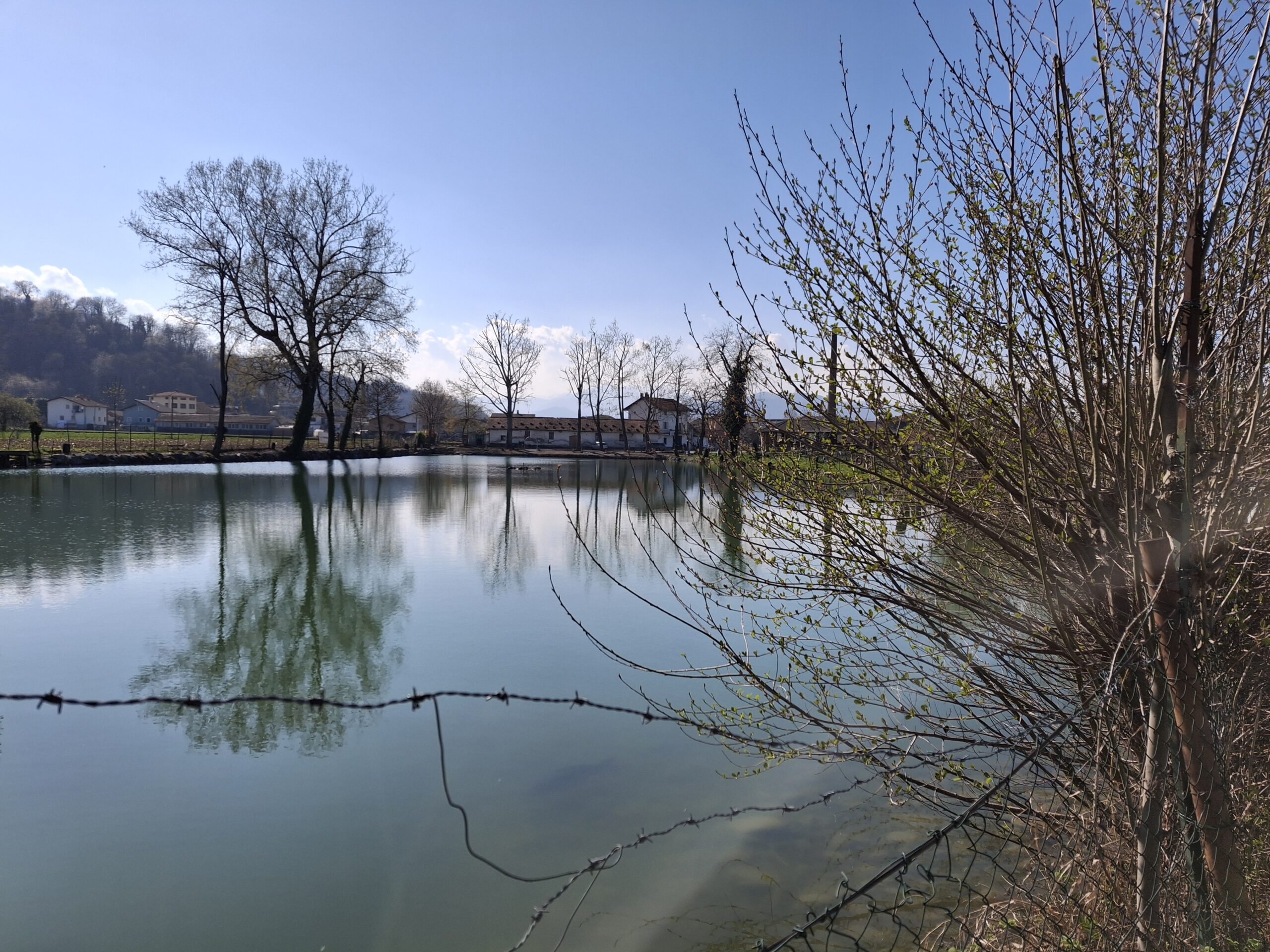 Boves, gara di pesca per ragazzi al lago Giurdan