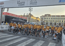 La Guida - Partita da piazza Galimberti la gara Fausto Coppi, centinaia di atleti in sella su tre percorsi
