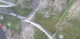 La Guida - Frane bloccano tir e auto verso il Colle della Maddalena (video)