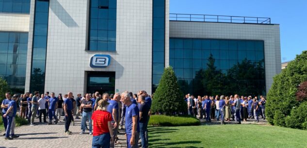 La Guida - Sciopero alla Bottero di Cuneo, duecento lavoratori incrociano le braccia
