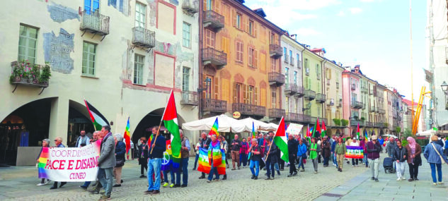 Cuneo - sfilata manifestazione pace e disarmo