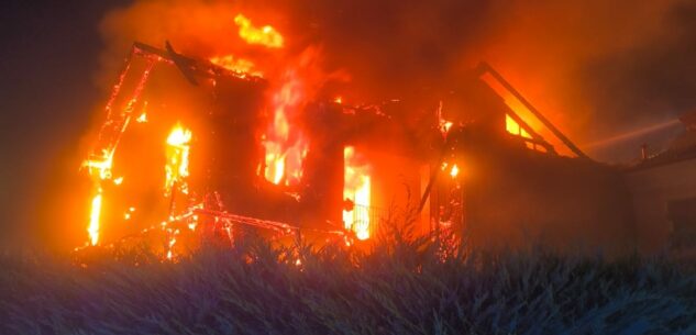 La Guida - Palazzina va a fuoco a Cherasco, l’incendio spento nella notte