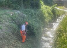 La Guida - Paesana, volontari Aib ripuliscono il letto dell’Agliasco e la strada adiacente