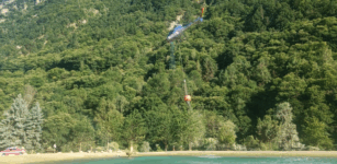 Incendio in un bosco a Vinadio La Guida - Incendio in un bosco a Vinadio