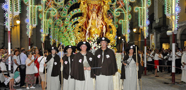 La Guida - Processione, fiori e luci a Cuneo