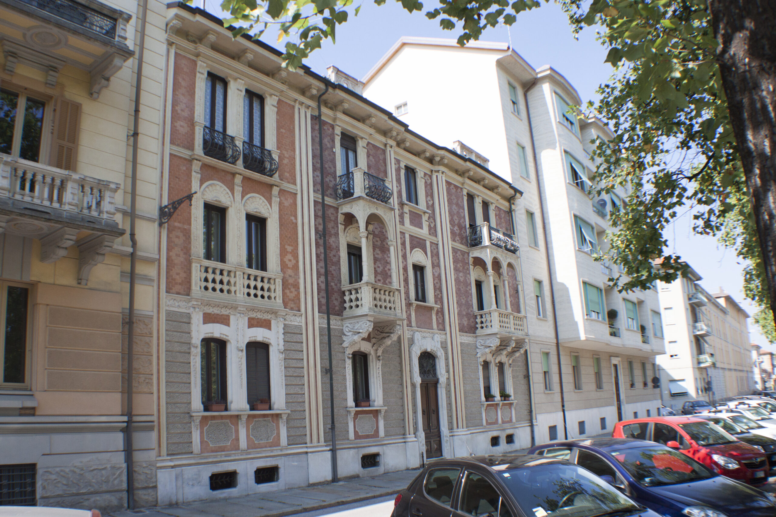 Passeggiata Liberty nel quartiere Cuneo Centro