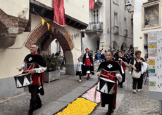 La Guida - Processione della Madonna del Carmine, fiori e luci a Cuneo