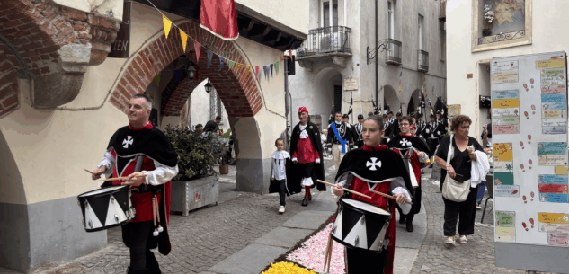 Processione della Madonna del Carmine, fiori e luci a Cuneo La Guida - Processione della Madonna del Carmine, fiori e luci a Cuneo