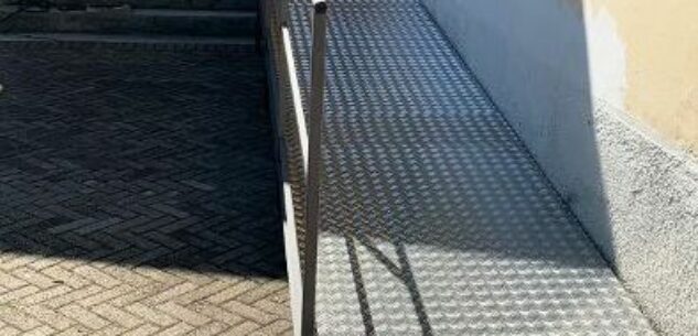 Una rampa per disabili al Circolo ACLI di Mellana di Boves La Guida - Una rampa per disabili al Circolo ACLI di Mellana di Boves