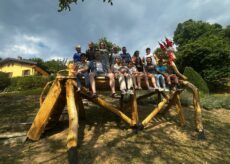 La Guida - Una panchina gigante artigianale a Castellar di Boves