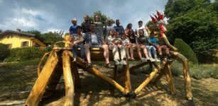 La Guida - Una panchina gigante artigianale a Castellar di Boves