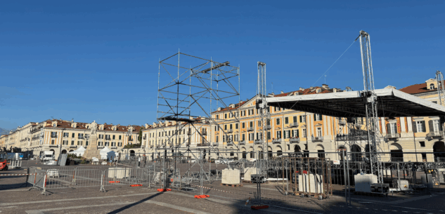 Piazza Galimberti si prepara per il “Cuneo Music and Art Festival” La Guida - Piazza Galimberti si prepara per il “Cuneo Music and Art Festival”