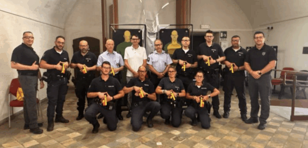 Il Comune di Fossano è il primo in provincia di Cuneo a dotare i vigili di taser La Guida - Il Comune di Fossano è il primo in provincia di Cuneo a dotare i vigili di taser