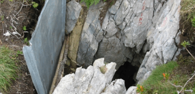 La Guida - Rocce si staccano dalla parete della grotta dell’Abisso Paperino, speleologo rimane ferito e incastrato