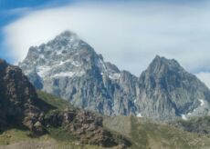 La Guida - La prima neve della stagione ha imbiancato il Monviso