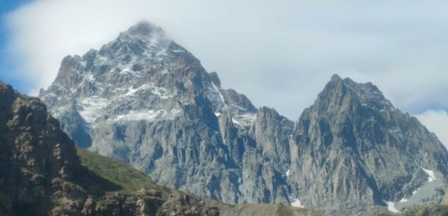 La Guida - La prima neve della stagione ha imbiancato il Monviso