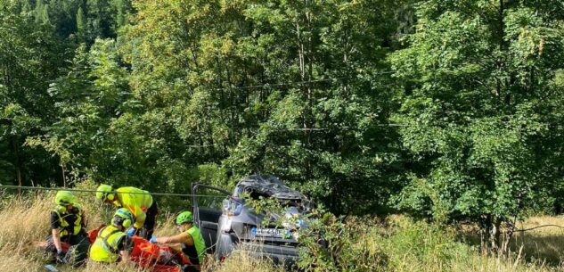 A San Michele di Prazzo auto esce di strada, una delle due occupanti è grave in ospedale La Guida - A San Michele di Prazzo auto esce di strada, una delle due occupanti è grave in ospedale