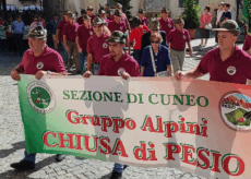 La Guida - Centinaia di persone al 52° Raduno Intersezionale delle Penne Nere in Valle Pesio (video)