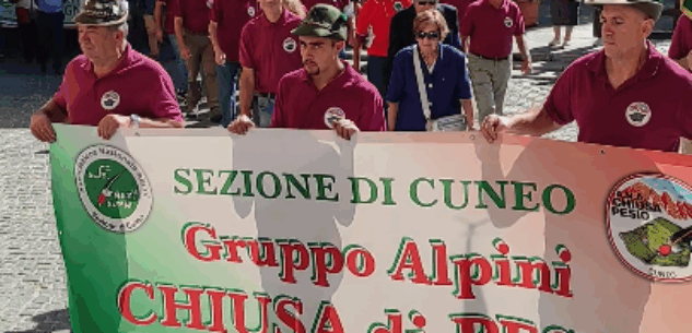 La Guida - Centinaia di persone al 52° Raduno Intersezionale delle Penne Nere in Valle Pesio (video)