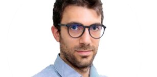 La Guida - Si scontra con un’auto e la moto prende fuoco