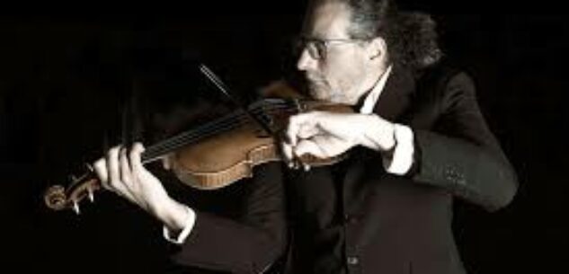La Guida - Oggi (17 agosto) alla Certosa di Pesio concerto del violinista che suona gli strumenti “al contrario”