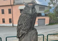 La Guida - Quelle sculture in legno sul Lungopò di Paesana che sembrano dimenticate