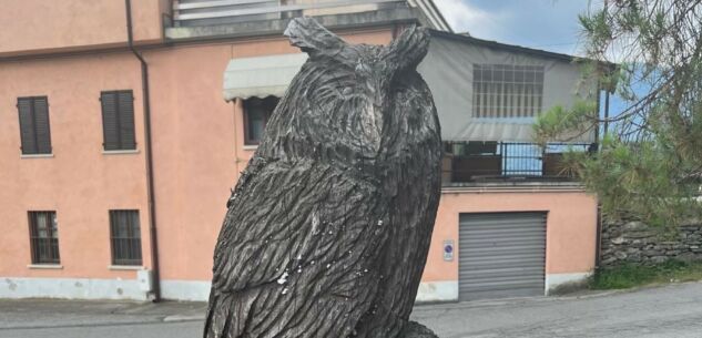 La Guida - Quelle sculture in legno sul Lungopò di Paesana che sembrano dimenticate