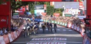La Guida - A Novara vince in volata Jesper Philipsen