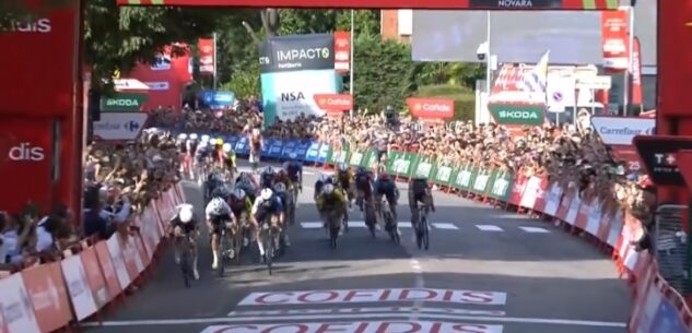 La Guida - A Novara vince in volata Jesper Philipsen