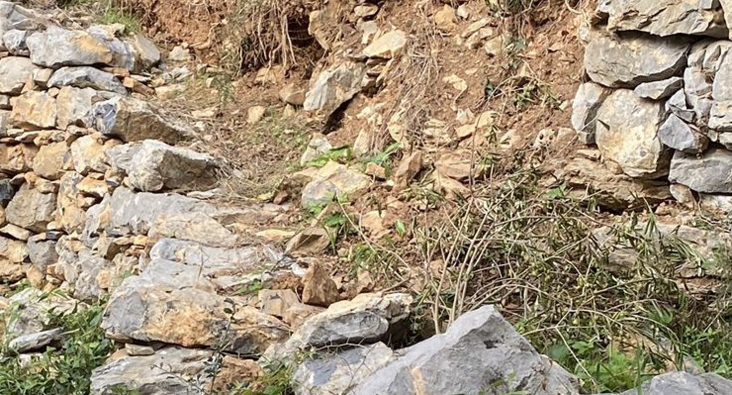 muretto a secco crollato