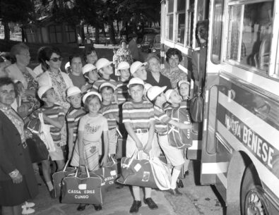 73-cassa edile- partenza per le colonie