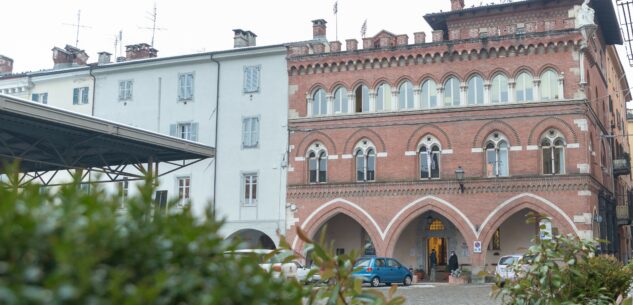 La Guida - Il Patronato Acli incontra la gente al mercato di Cuneo