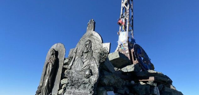 La Guida - Cent’anni fa, una croce incoronò la vetta del Monviso