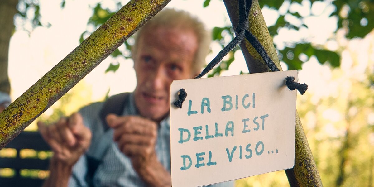 Clemente Berardo con il telaio della sua bicicletta